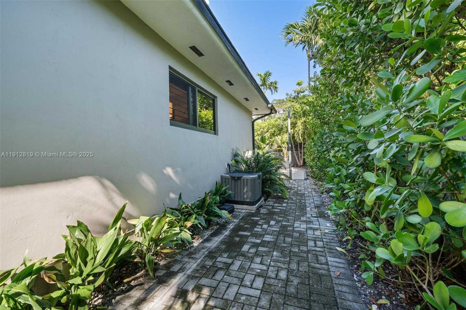 Small Image of 1043 NORTH EAST 98TH ST, Miami Shores Number 39