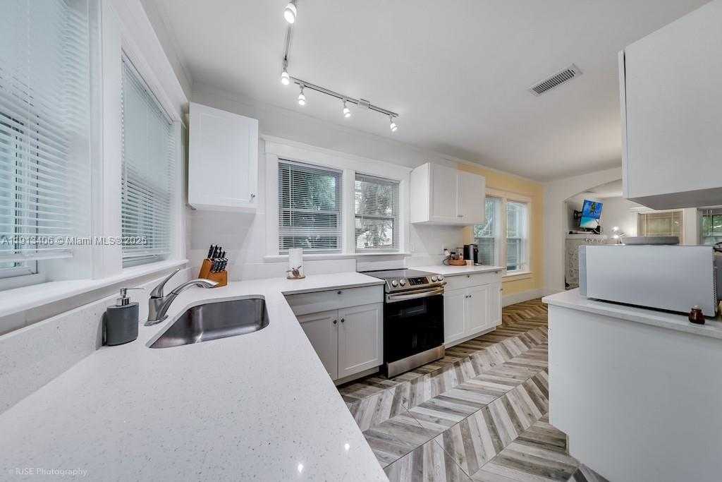 Small Image of 46 NORTH EAST 43RD ST, Miami Number 9