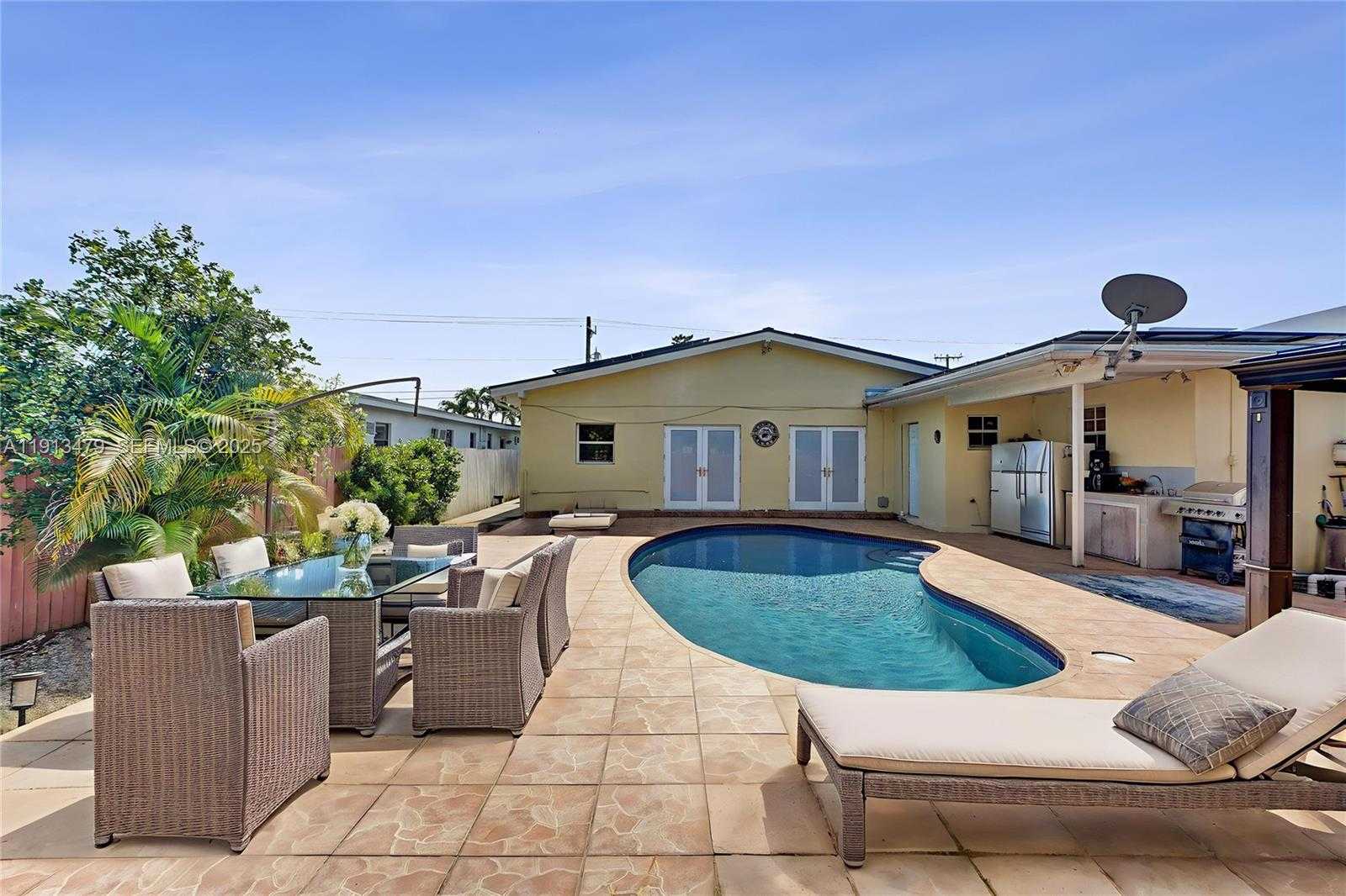 Small Image of 311 EAST 51ST ST, Hialeah Number 2