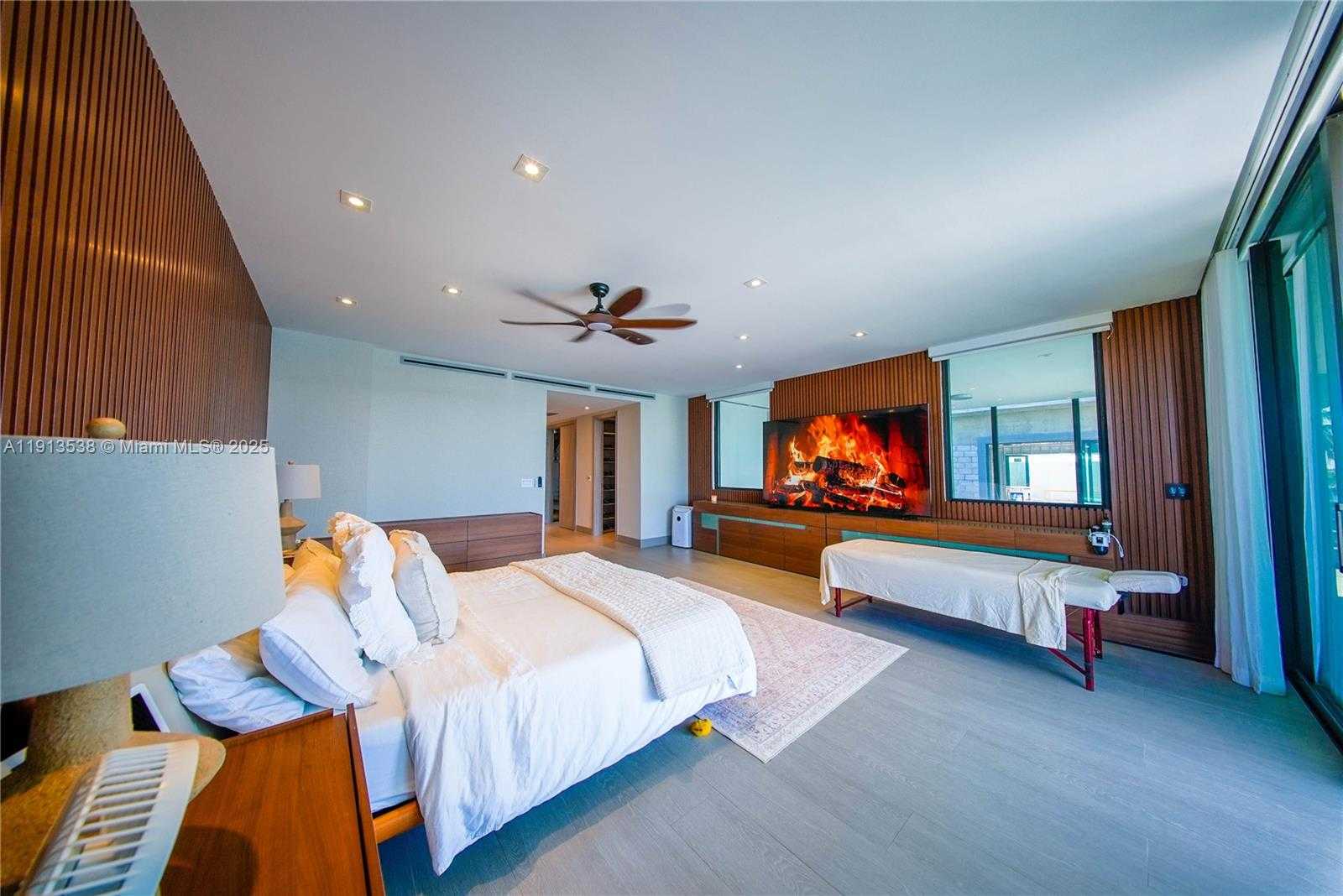 Small Image of 7520 WEST TREASURE DR, North Bay Village Number 11