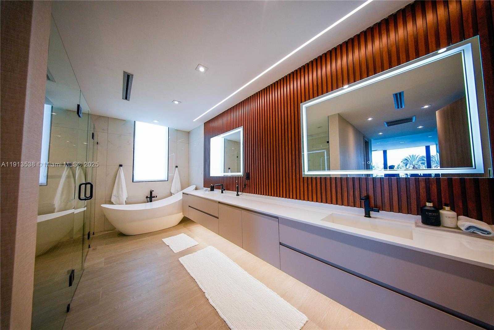 Small Image of 7520 WEST TREASURE DR, North Bay Village Number 12