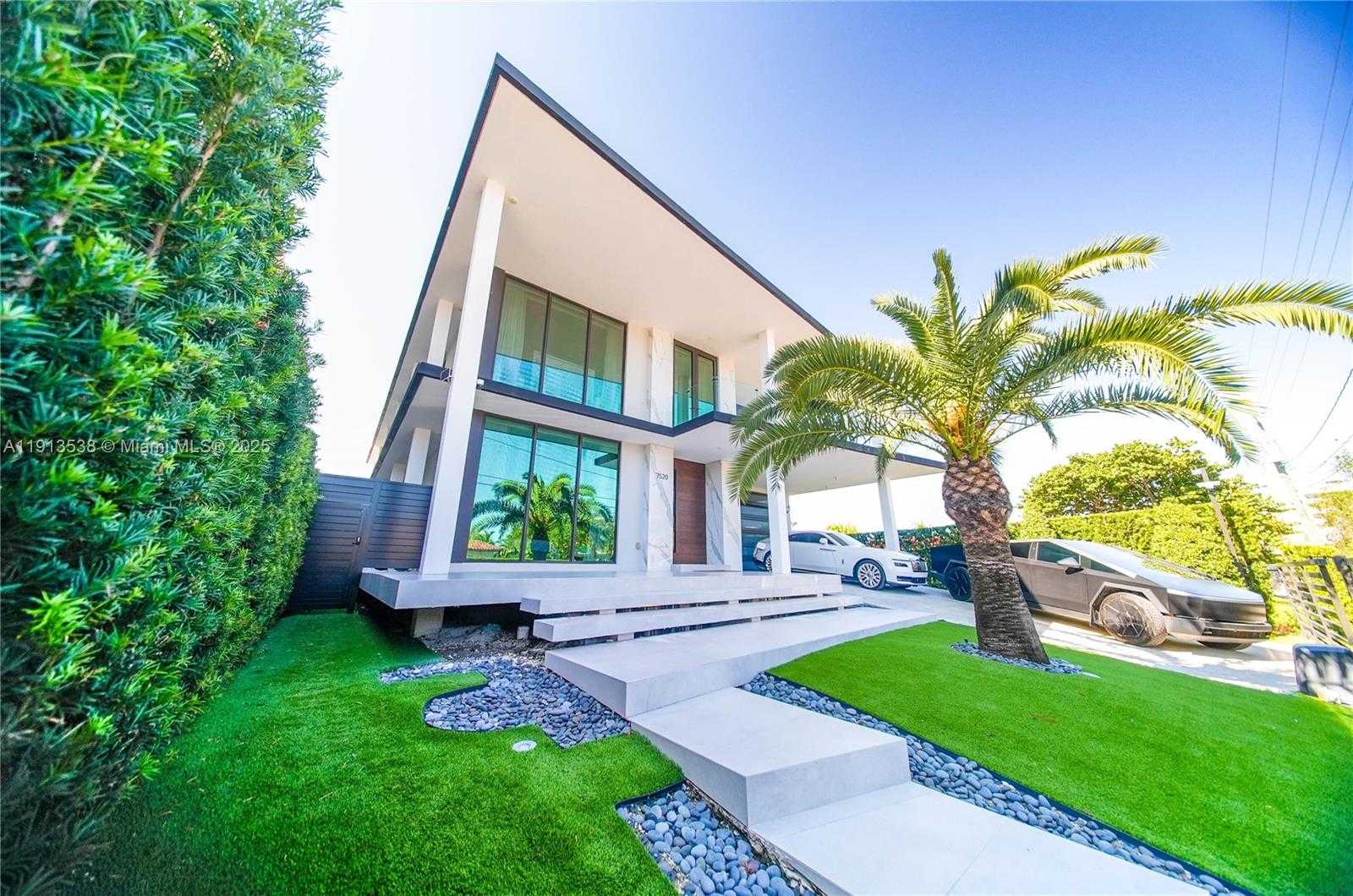 Small Image of 7520 WEST TREASURE DR, North Bay Village Number 2