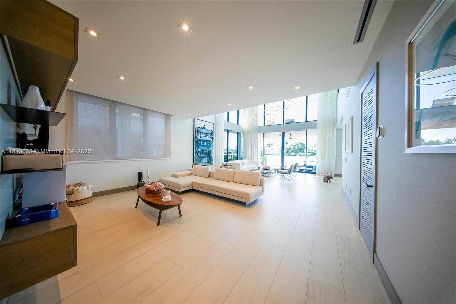 Small Image of 7520 WEST TREASURE DR, North Bay Village Number 4