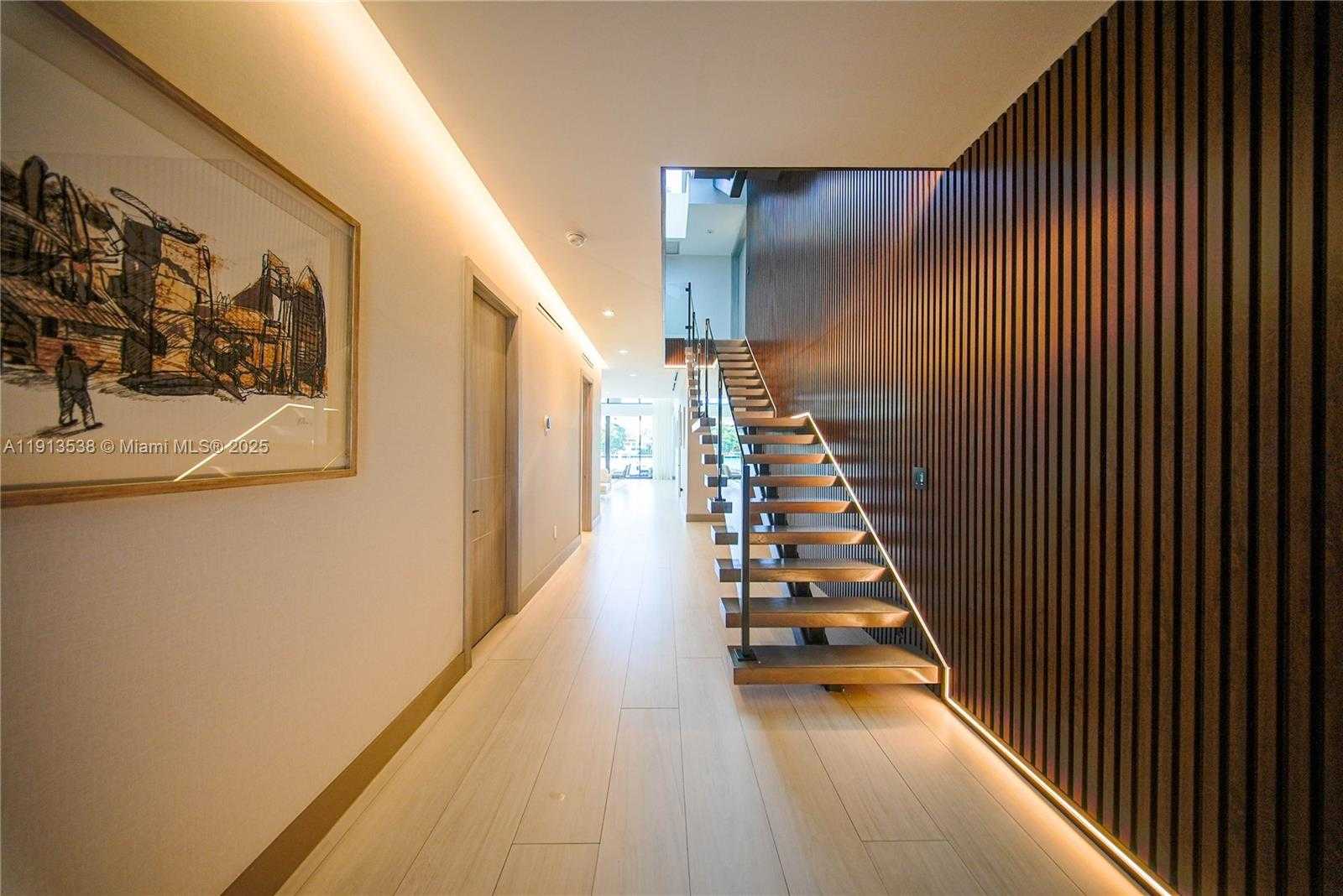 Small Image of 7520 WEST TREASURE DR, North Bay Village Number 8