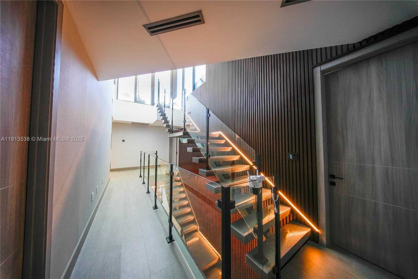 Small Image of 7520 WEST TREASURE DR, North Bay Village Number 9