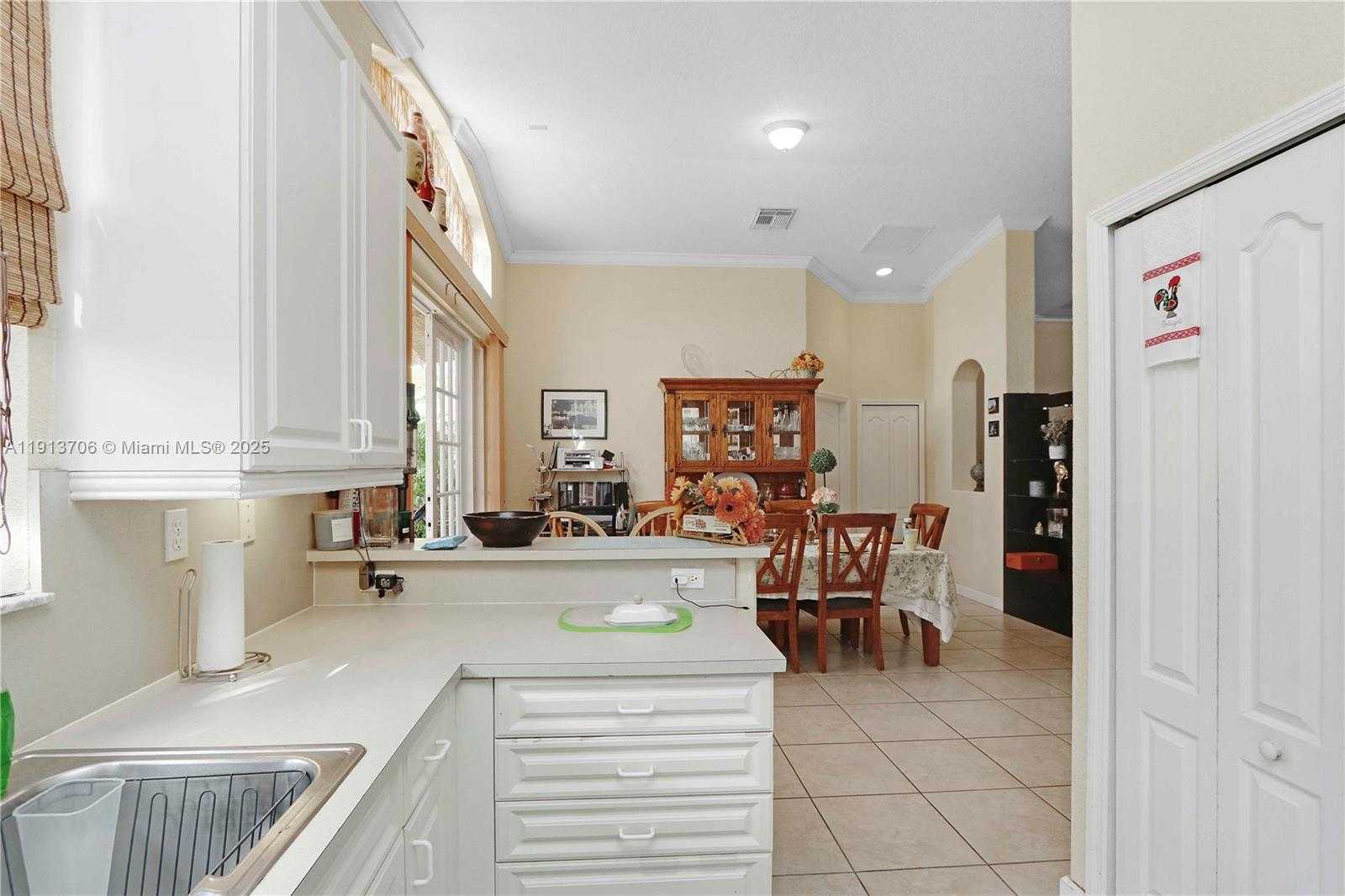 Small Image of 15382 SOUTH WEST 16TH TER, Miami Number 10