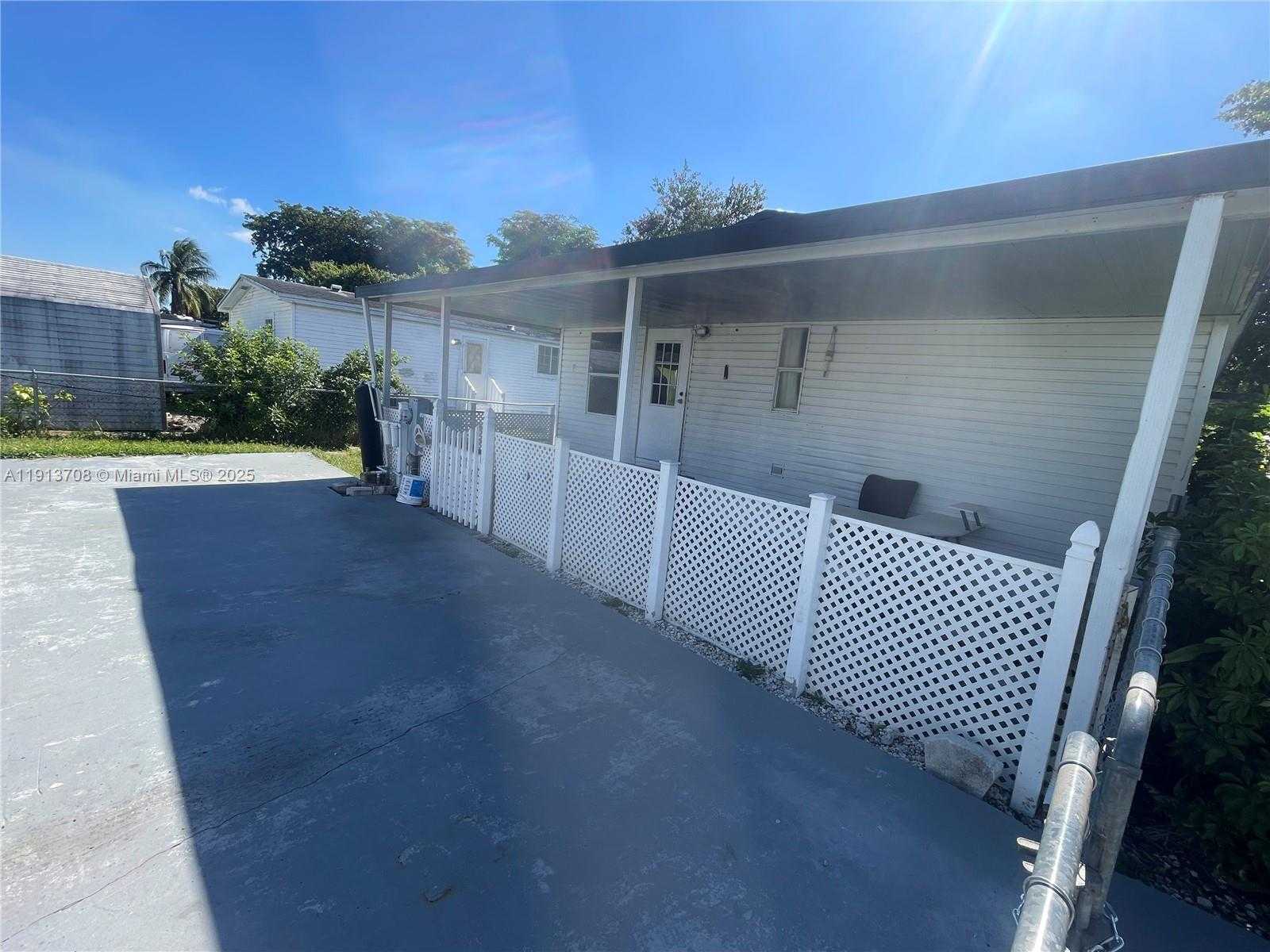 Small Image of 19800 SOUTH WEST 180TH AVE UNIT 394, Miami Number 3