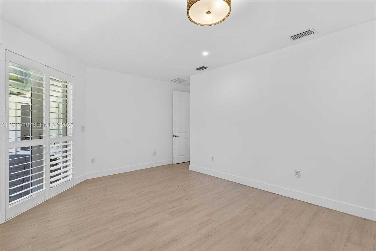 Imagen de Pequeño Objeto