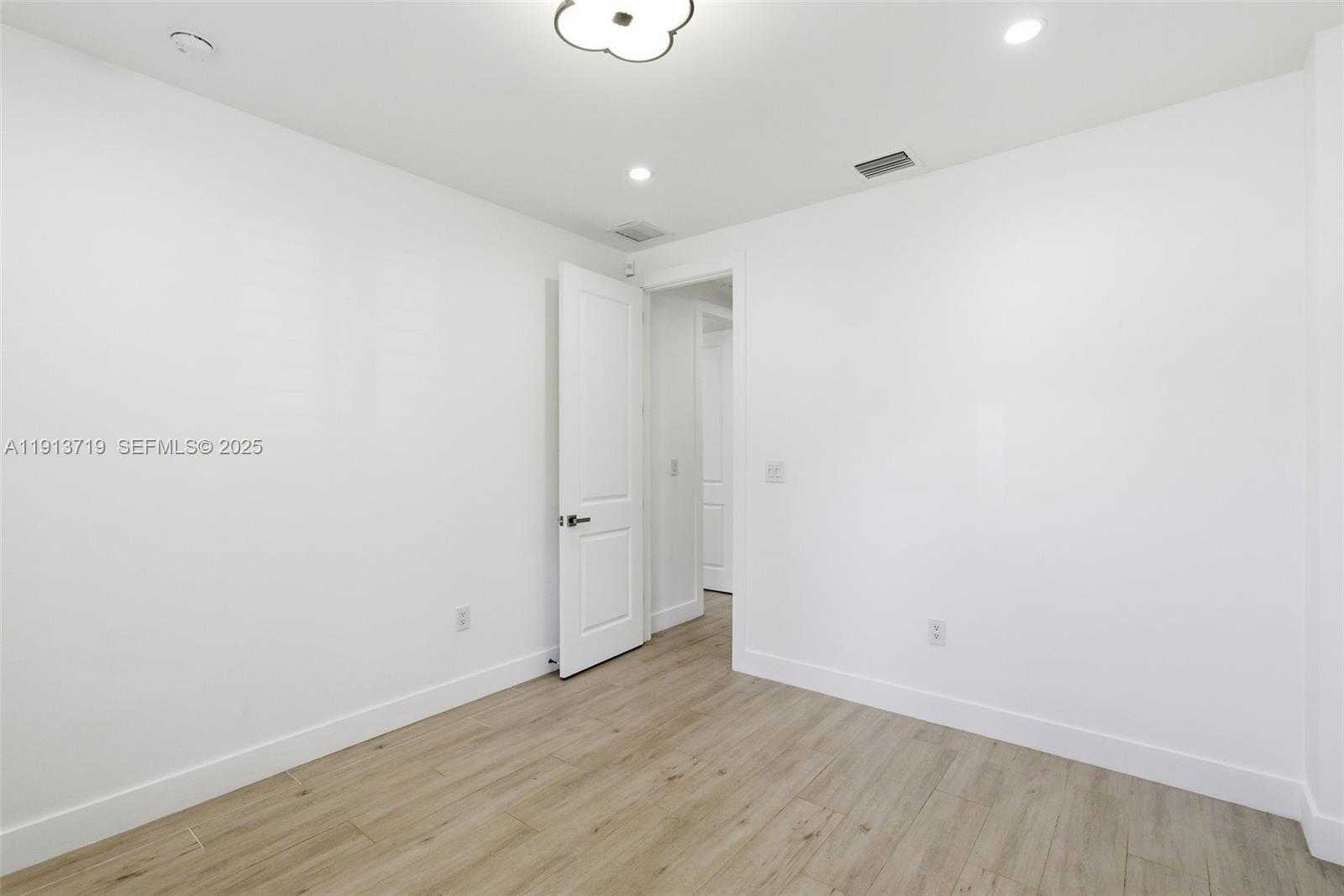 Imagen de Pequeño Objeto