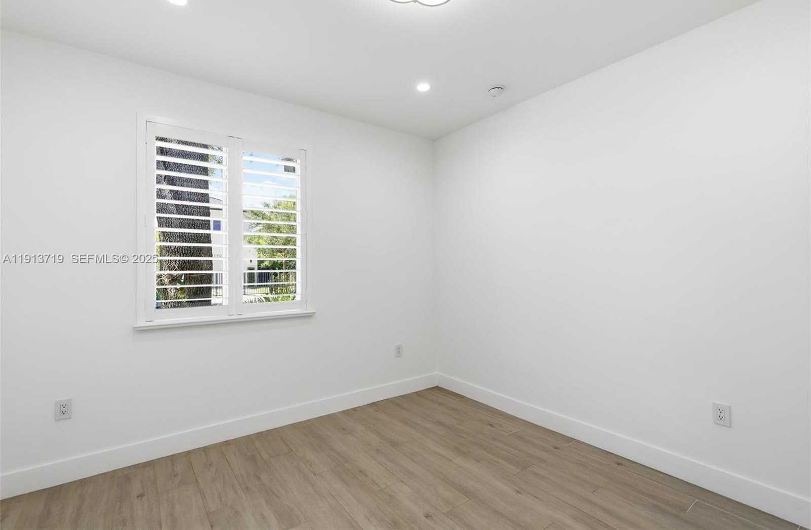 Imagen de Pequeño Objeto