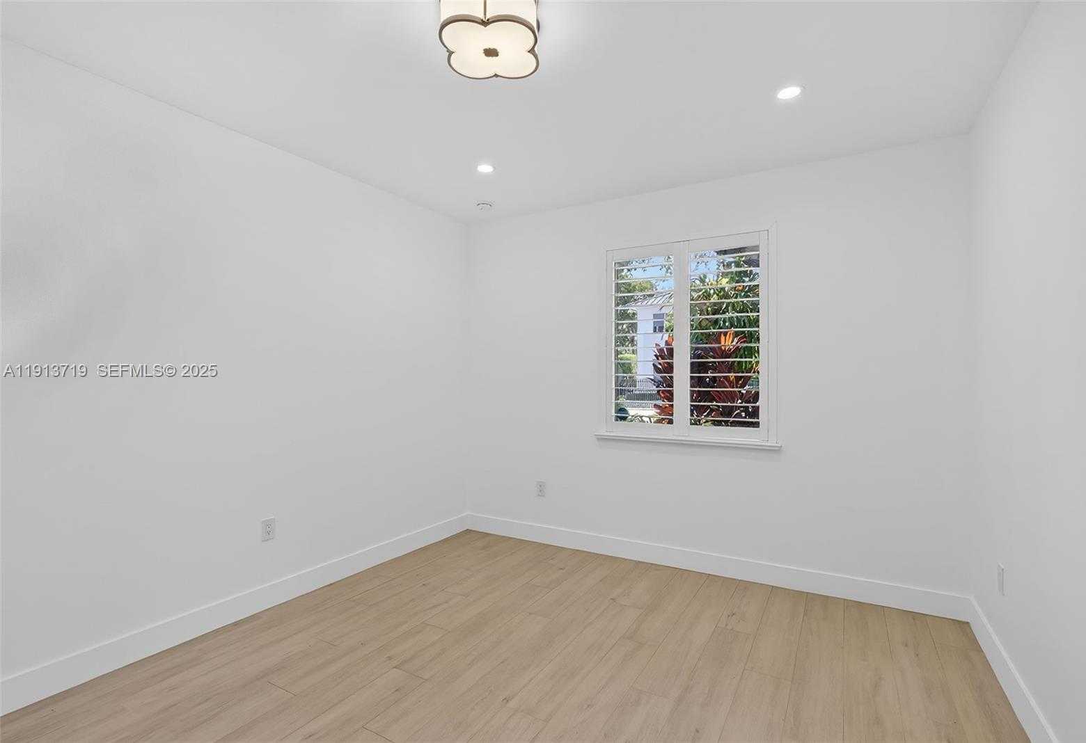 Imagen de Pequeño Objeto