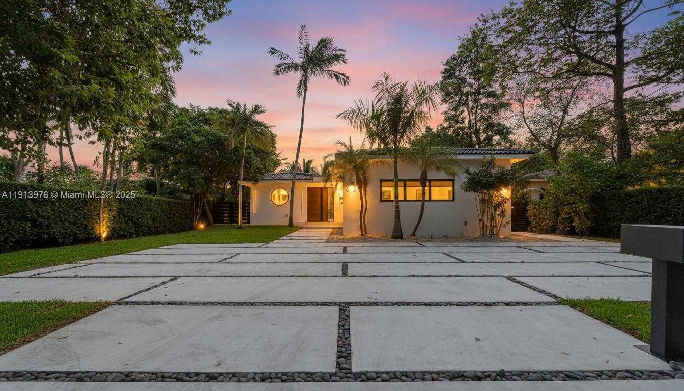 Small Image of 550 SOUTH SHORE DR, Miami Beach Number 1