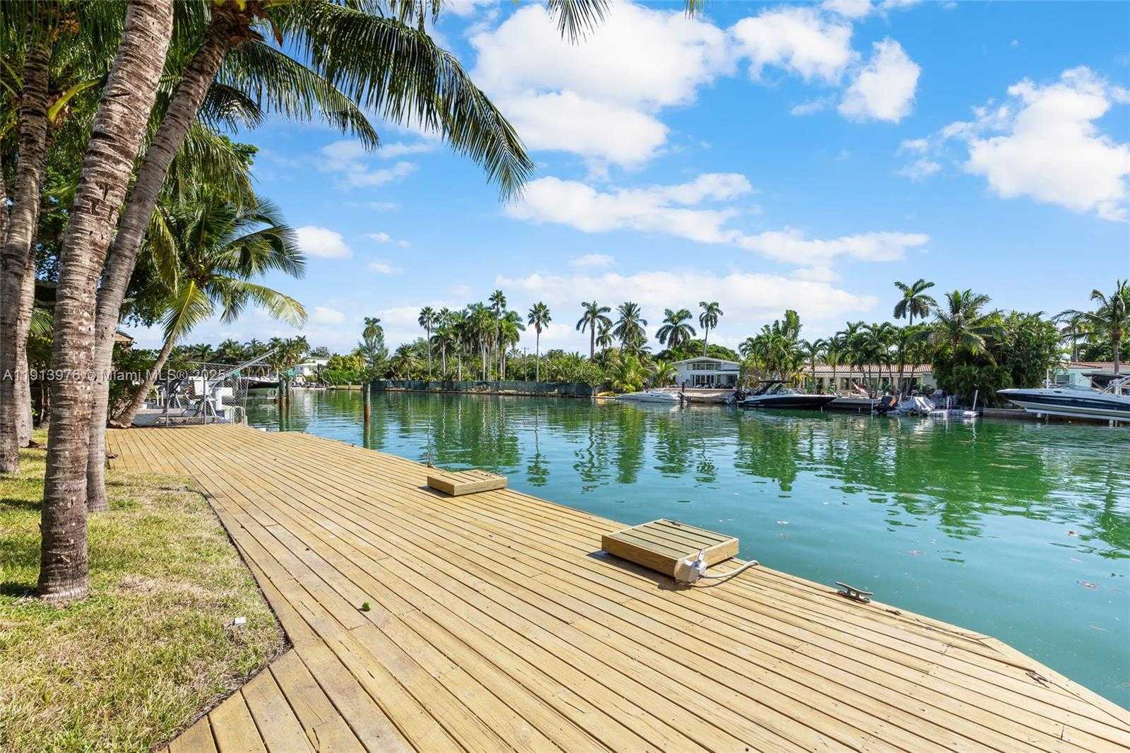 Small Image of 550 SOUTH SHORE DR, Miami Beach Number 10