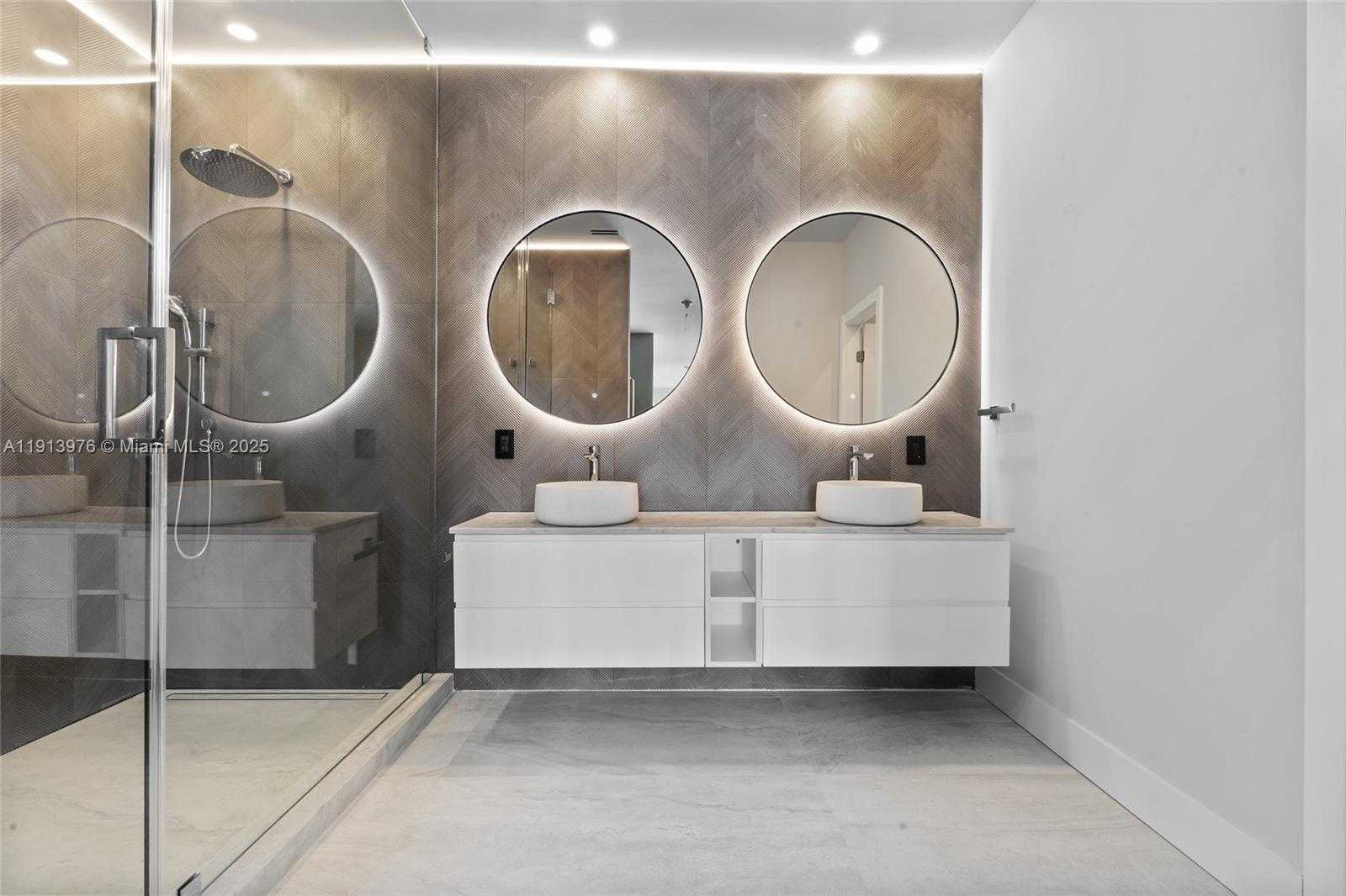 Small Image of 550 SOUTH SHORE DR, Miami Beach Number 12