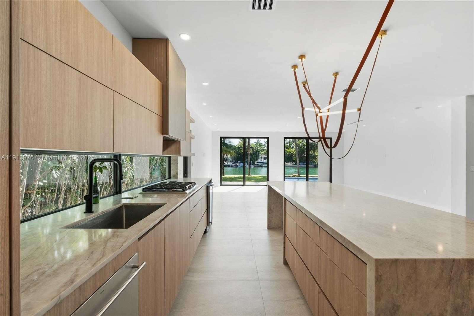 Small Image of 550 SOUTH SHORE DR, Miami Beach Number 16