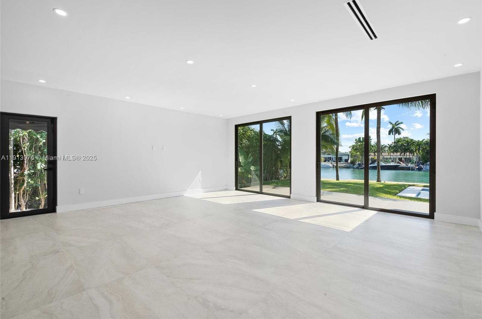 Small Image of 550 SOUTH SHORE DR, Miami Beach Number 18