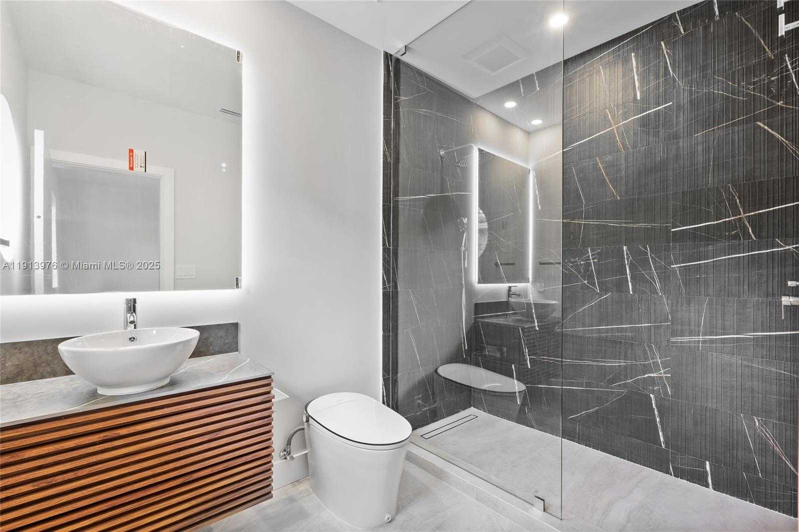 Small Image of 550 SOUTH SHORE DR, Miami Beach Number 22