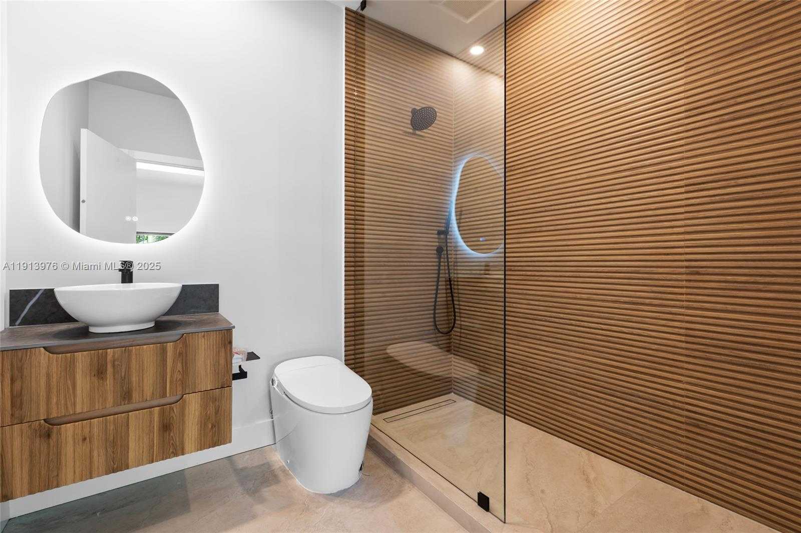 Small Image of 550 SOUTH SHORE DR, Miami Beach Number 23