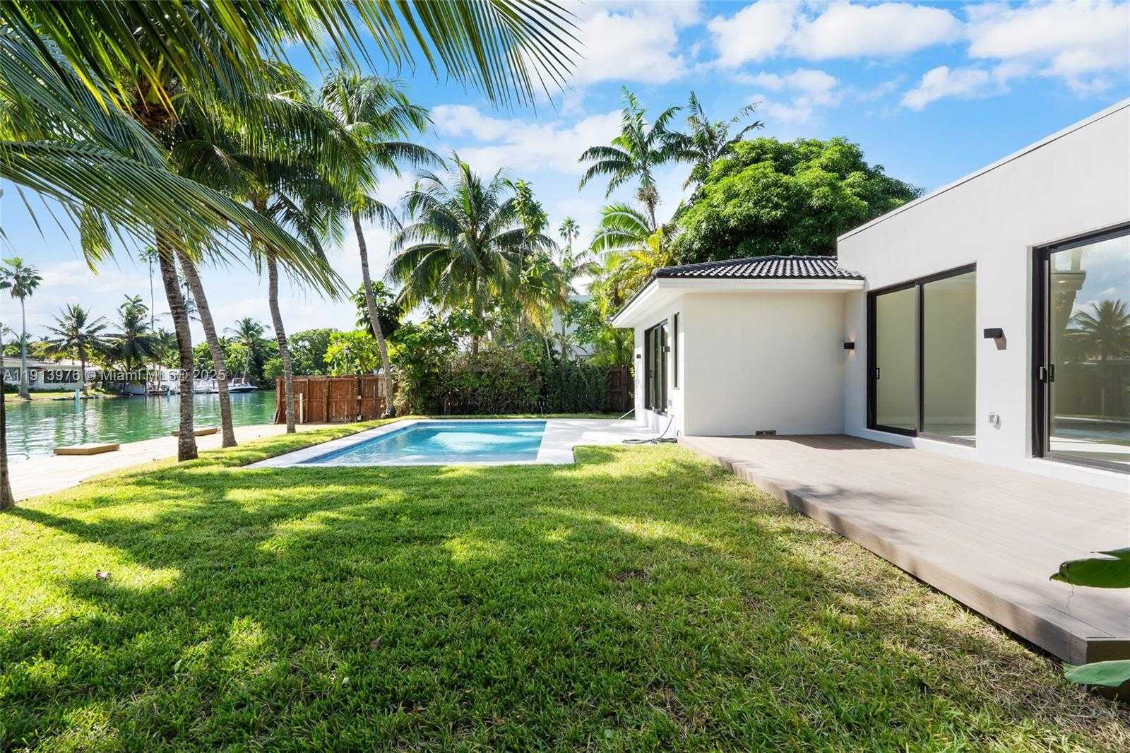 Small Image of 550 SOUTH SHORE DR, Miami Beach Number 24