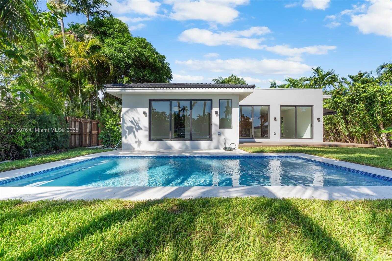 Small Image of 550 SOUTH SHORE DR, Miami Beach Number 25