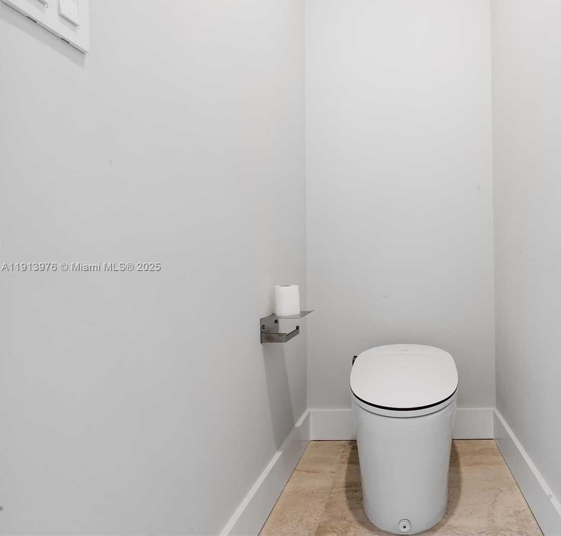 Small Image of 550 SOUTH SHORE DR, Miami Beach Number 29