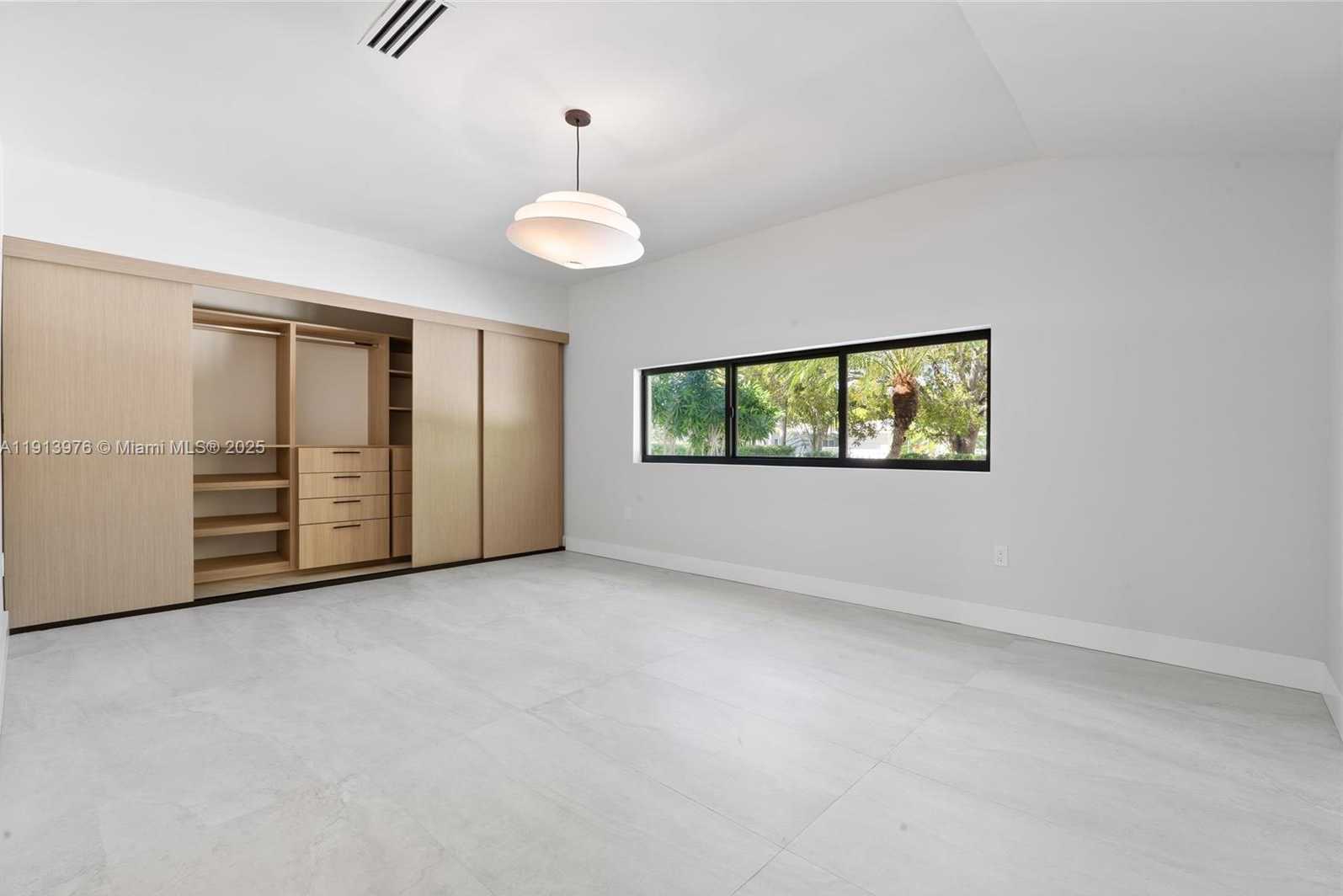 Small Image of 550 SOUTH SHORE DR, Miami Beach Number 34