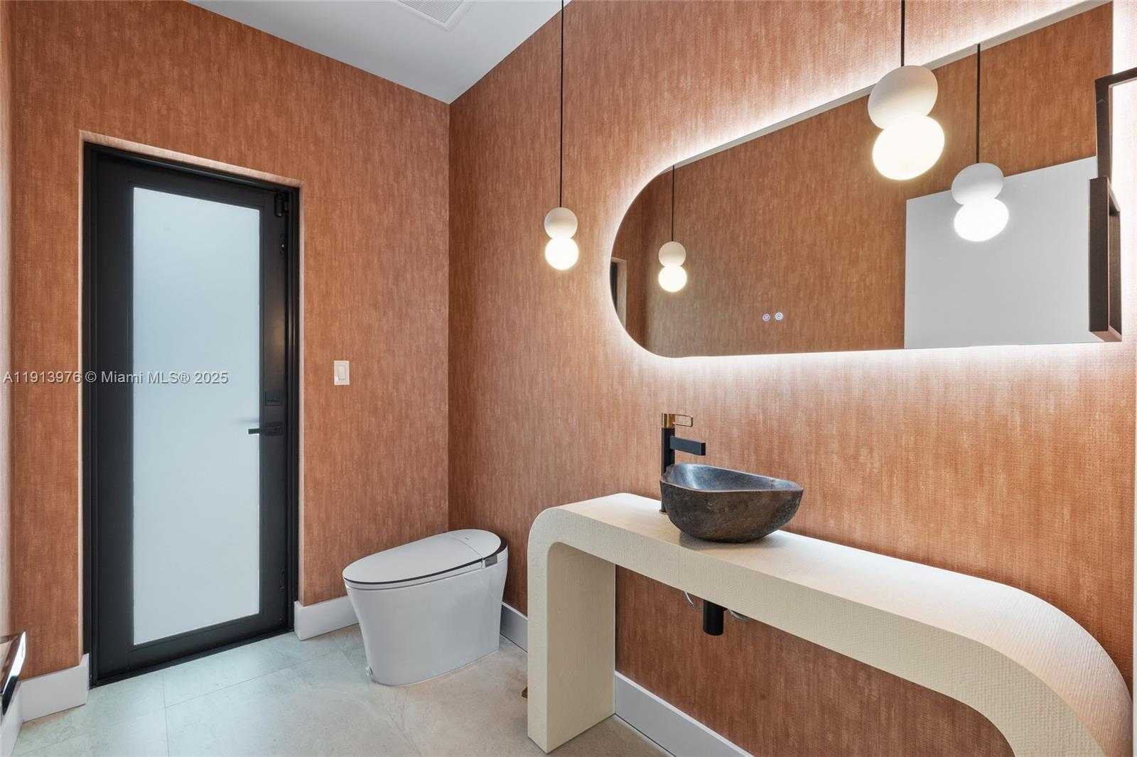 Small Image of 550 SOUTH SHORE DR, Miami Beach Number 4