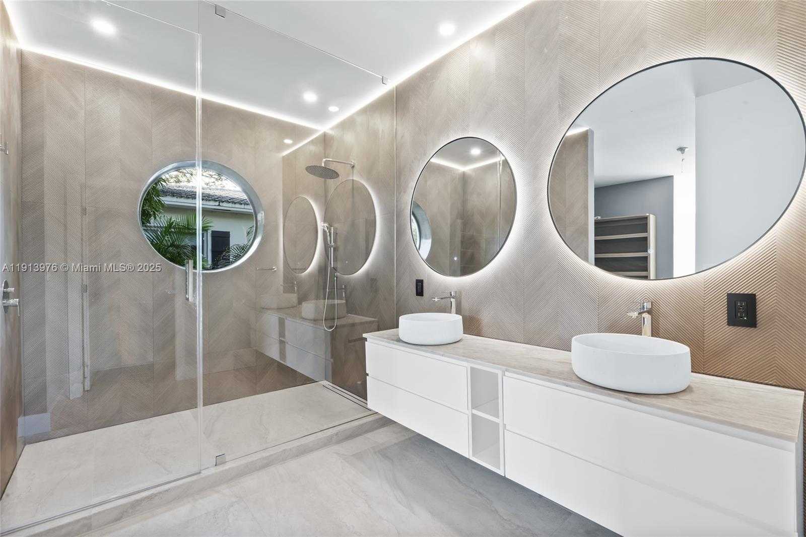 Small Image of 550 SOUTH SHORE DR, Miami Beach Number 8