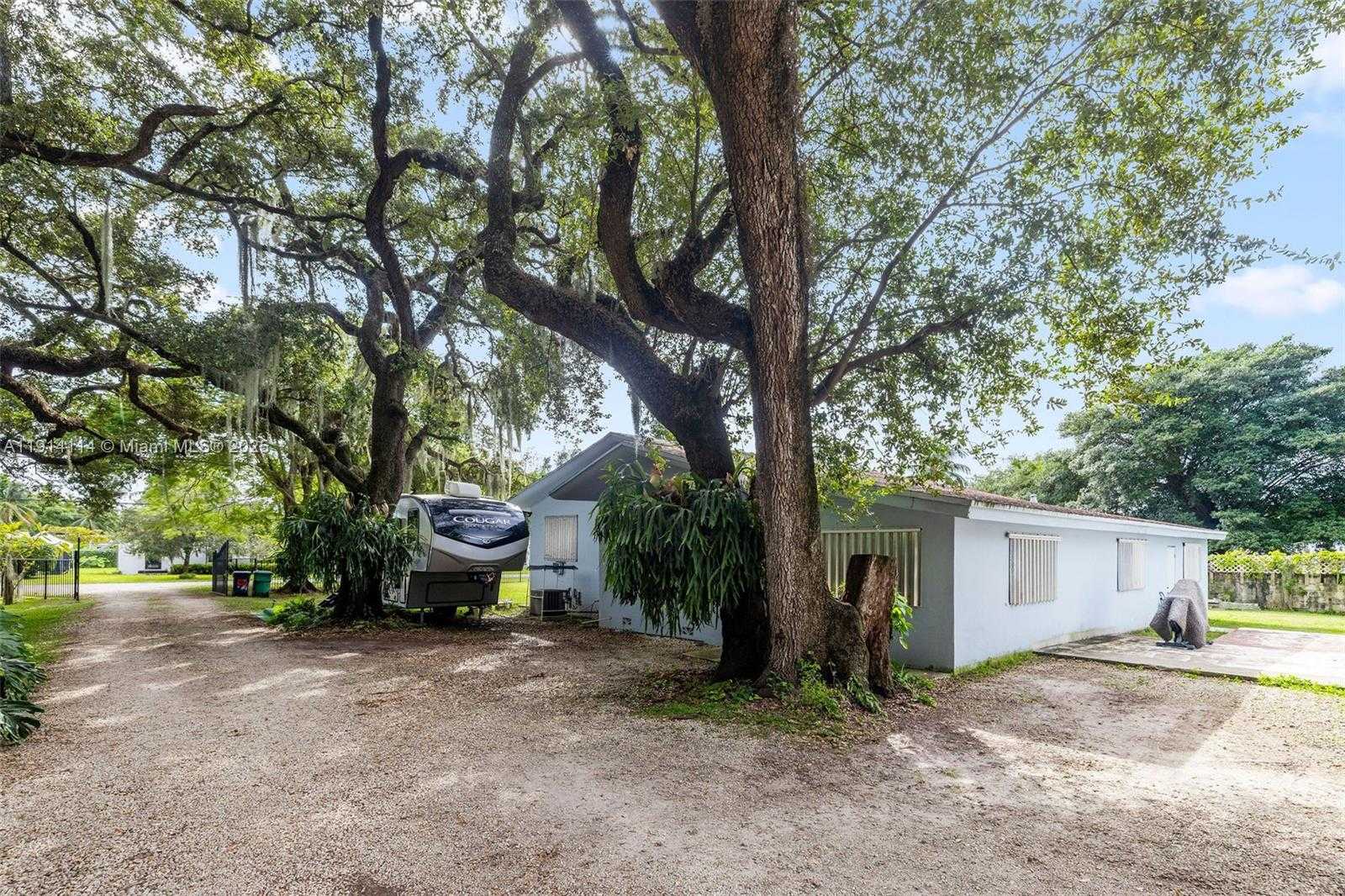 Small Image of 535 NORTH WEST 90TH ST, El Portal Number 14