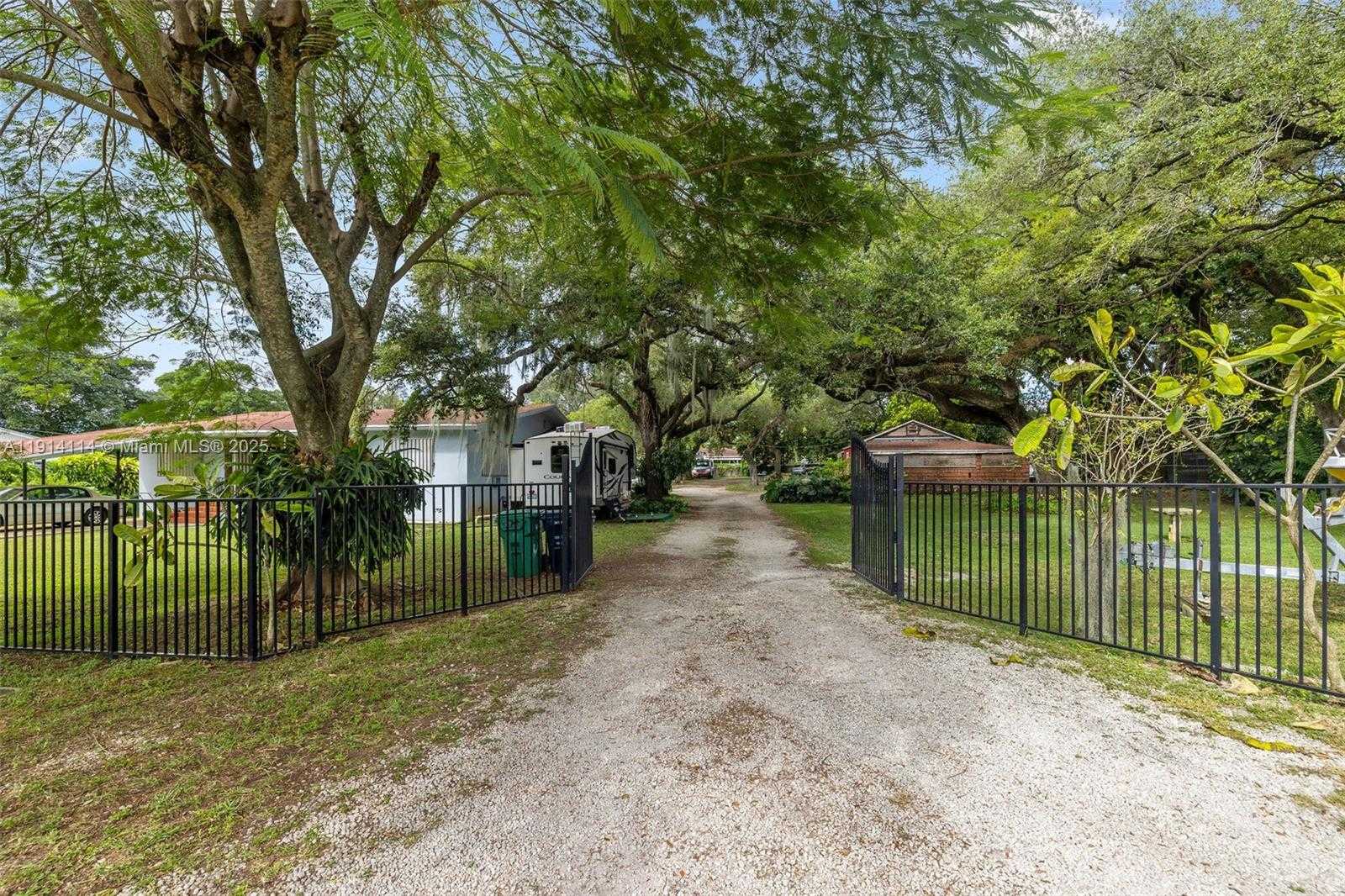 Small Image of 535 NORTH WEST 90TH ST, El Portal Number 6