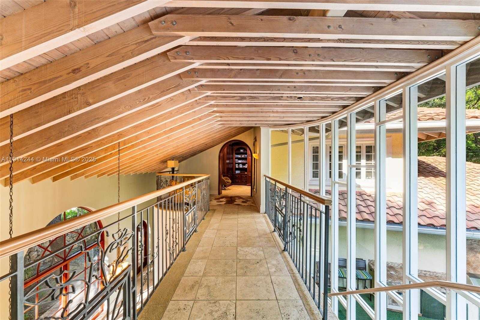 Small Image of 3506 BANYAN CIR, Miami Number 13