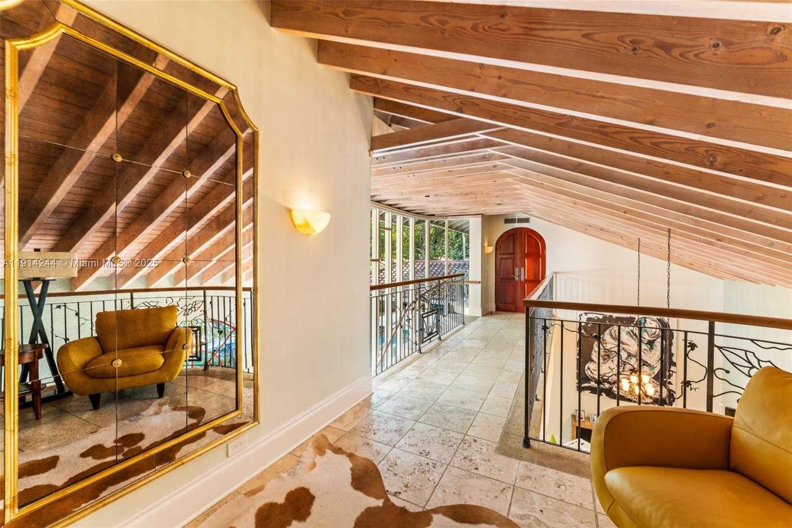 Small Image of 3506 BANYAN CIR, Miami Number 14