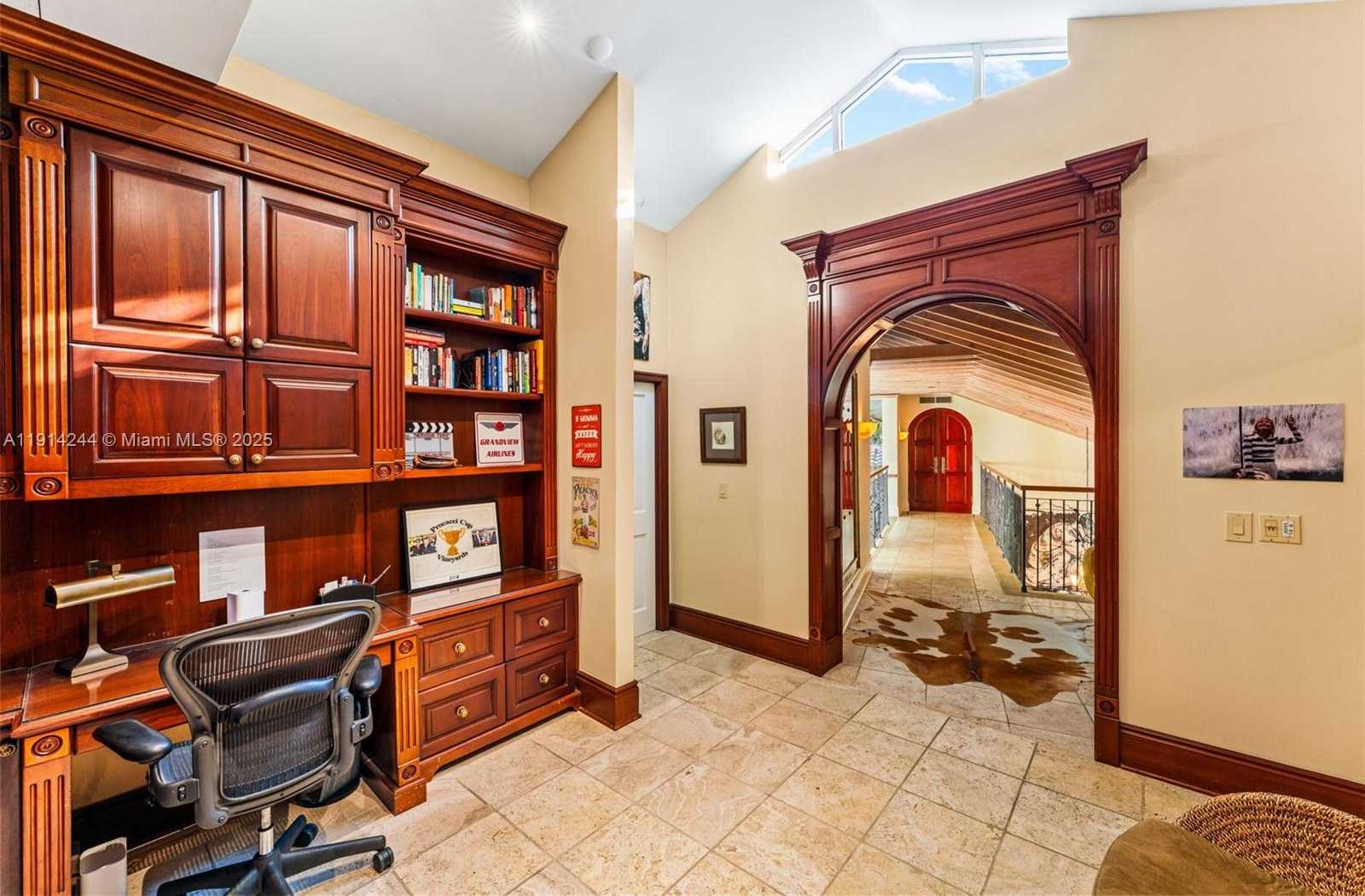 Small Image of 3506 BANYAN CIR, Miami Number 19