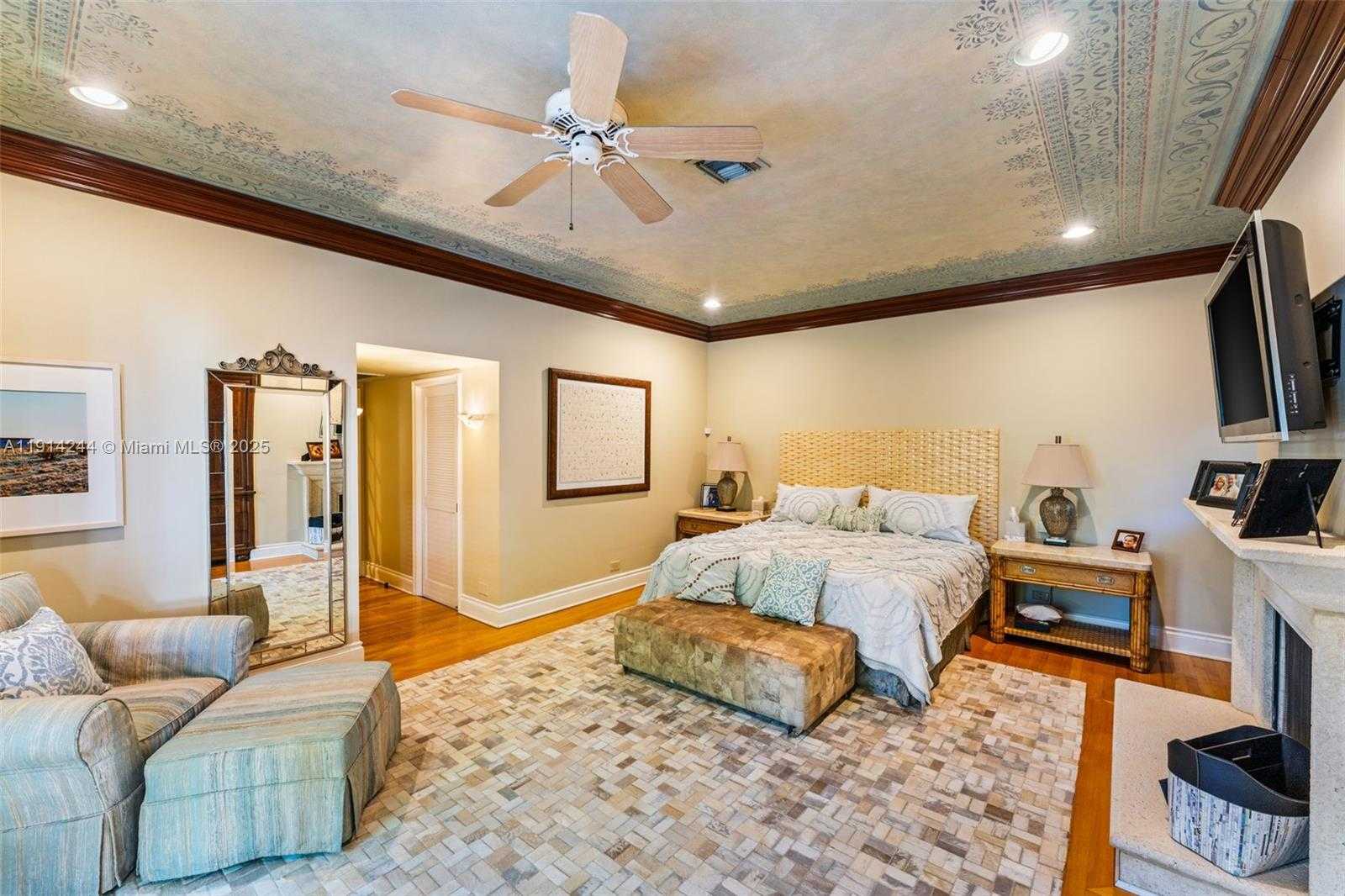 Small Image of 3506 BANYAN CIR, Miami Number 24