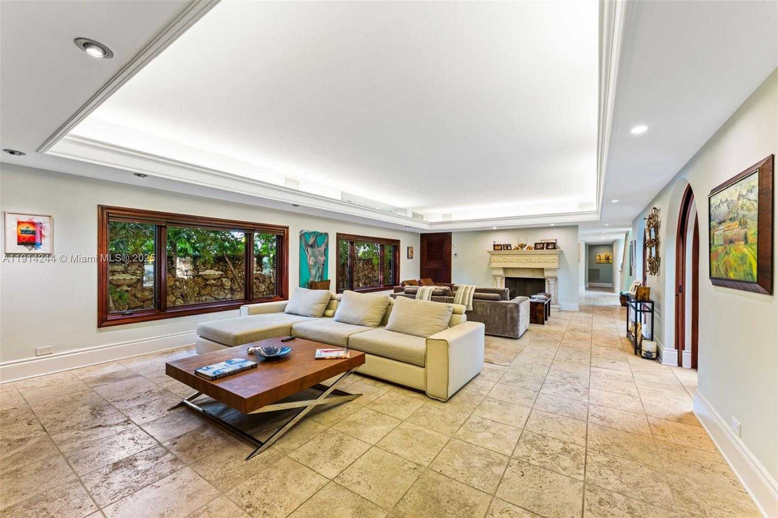 Small Image of 3506 BANYAN CIR, Miami Number 3