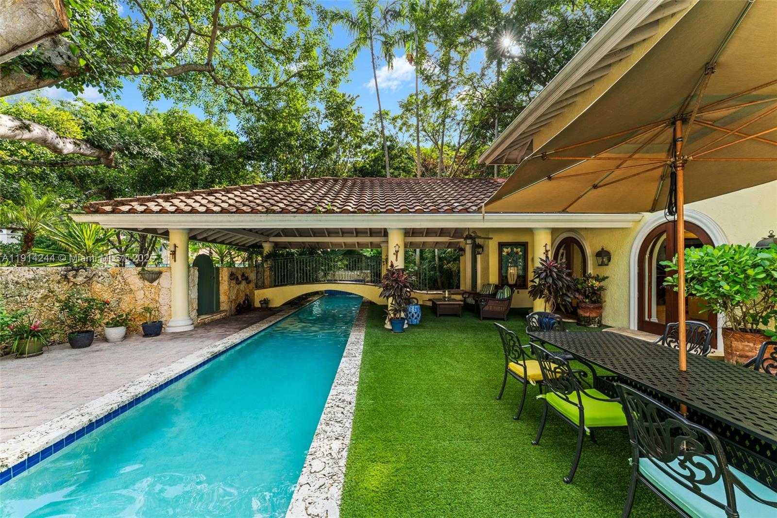 Small Image of 3506 BANYAN CIR, Miami Number 34
