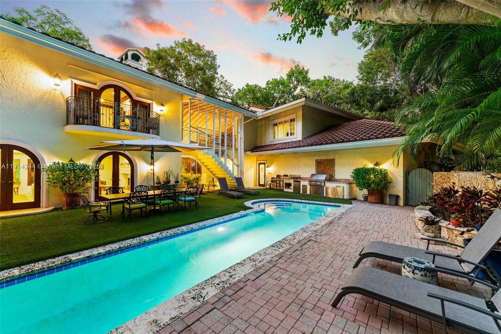 Small Image of 3506 BANYAN CIR, Miami Number 35