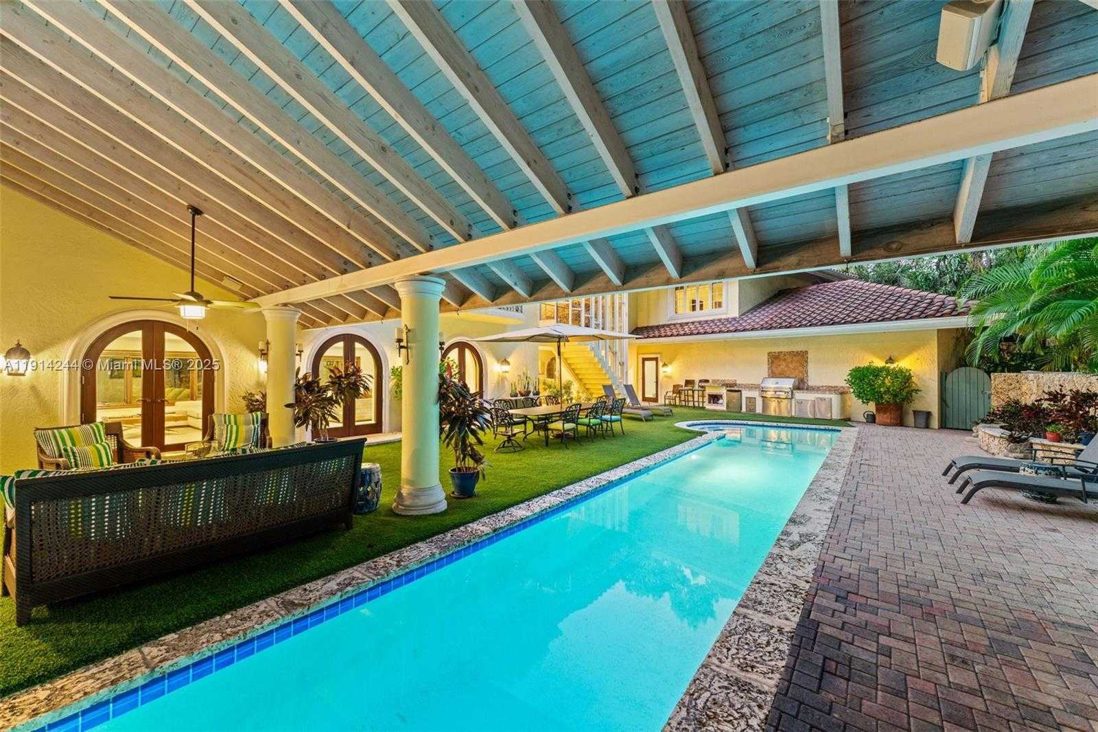 Small Image of 3506 BANYAN CIR, Miami Number 37