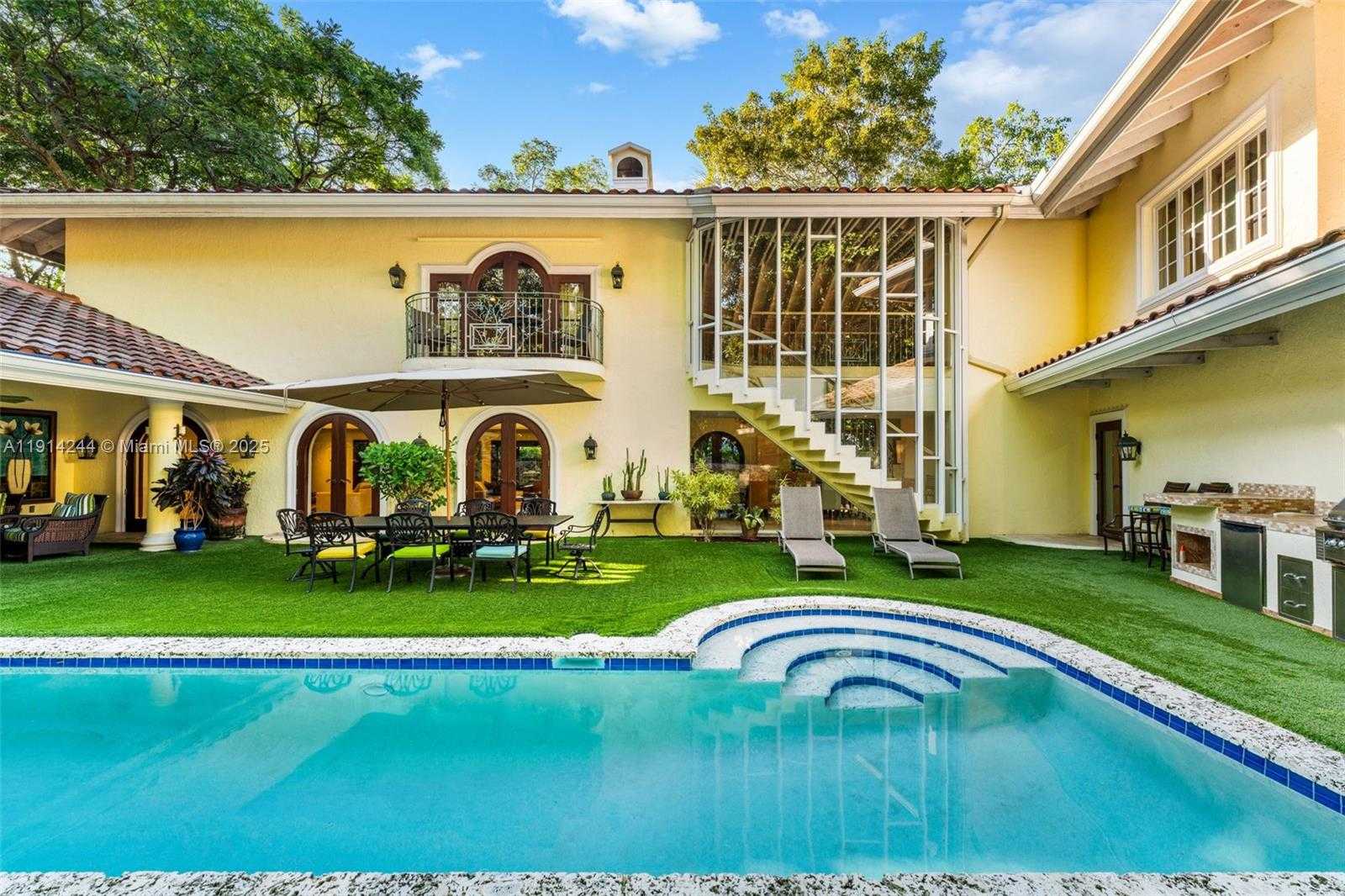 Small Image of 3506 BANYAN CIR, Miami Number 40