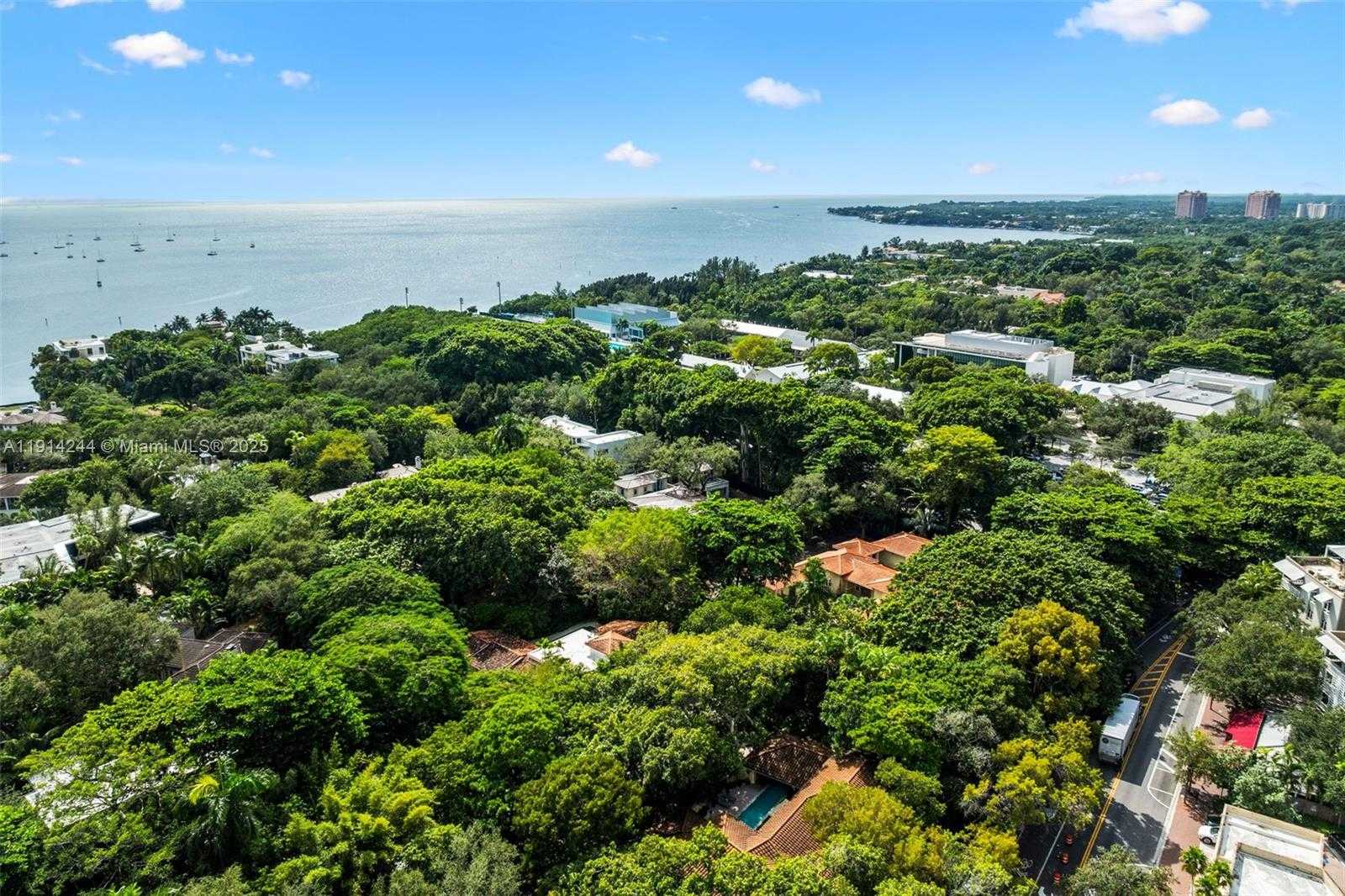 Small Image of 3506 BANYAN CIR, Miami Number 41