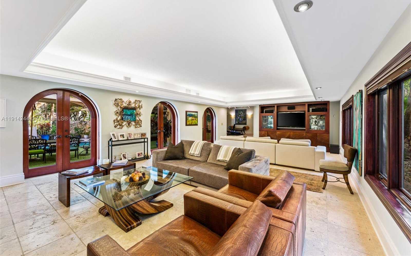 Small Image of 3506 BANYAN CIR, Miami Number 5