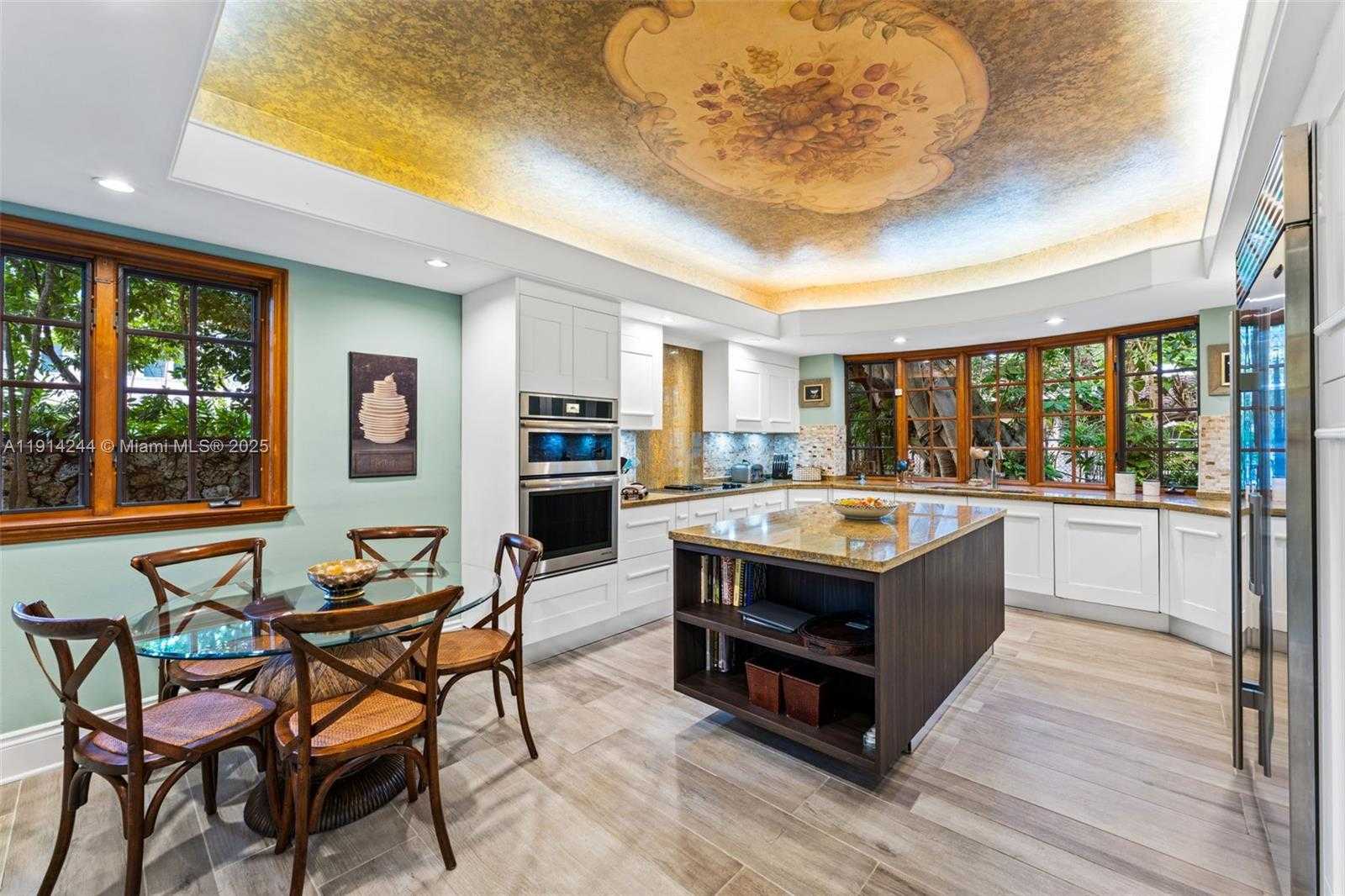 Small Image of 3506 BANYAN CIR, Miami Number 6