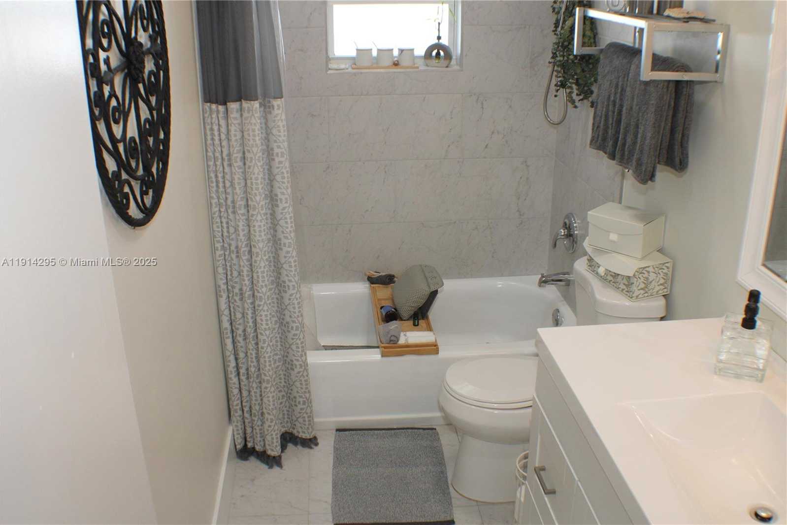 Small Image of 1511 ALFRED DR, Boynton Beach Number 21