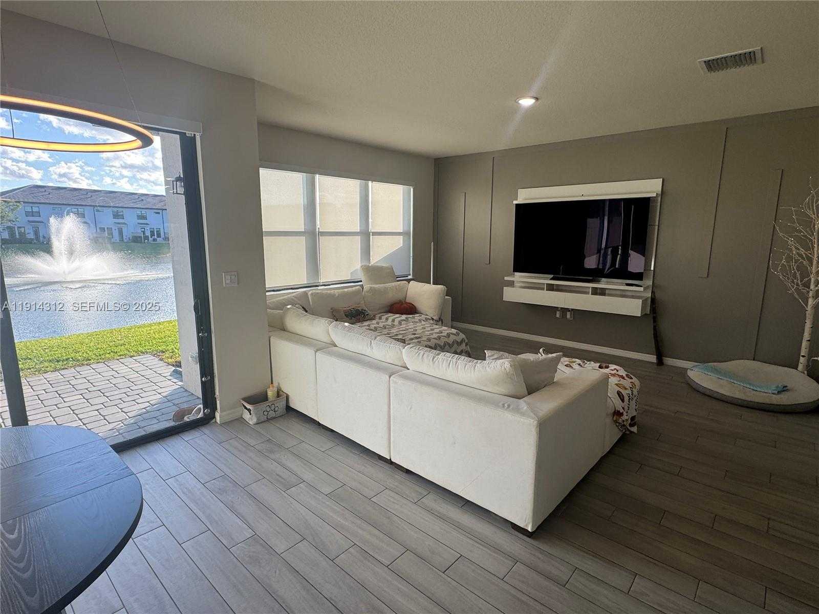 Small Image of 2162 APPLETON CIR N, Oakland Park Number 11