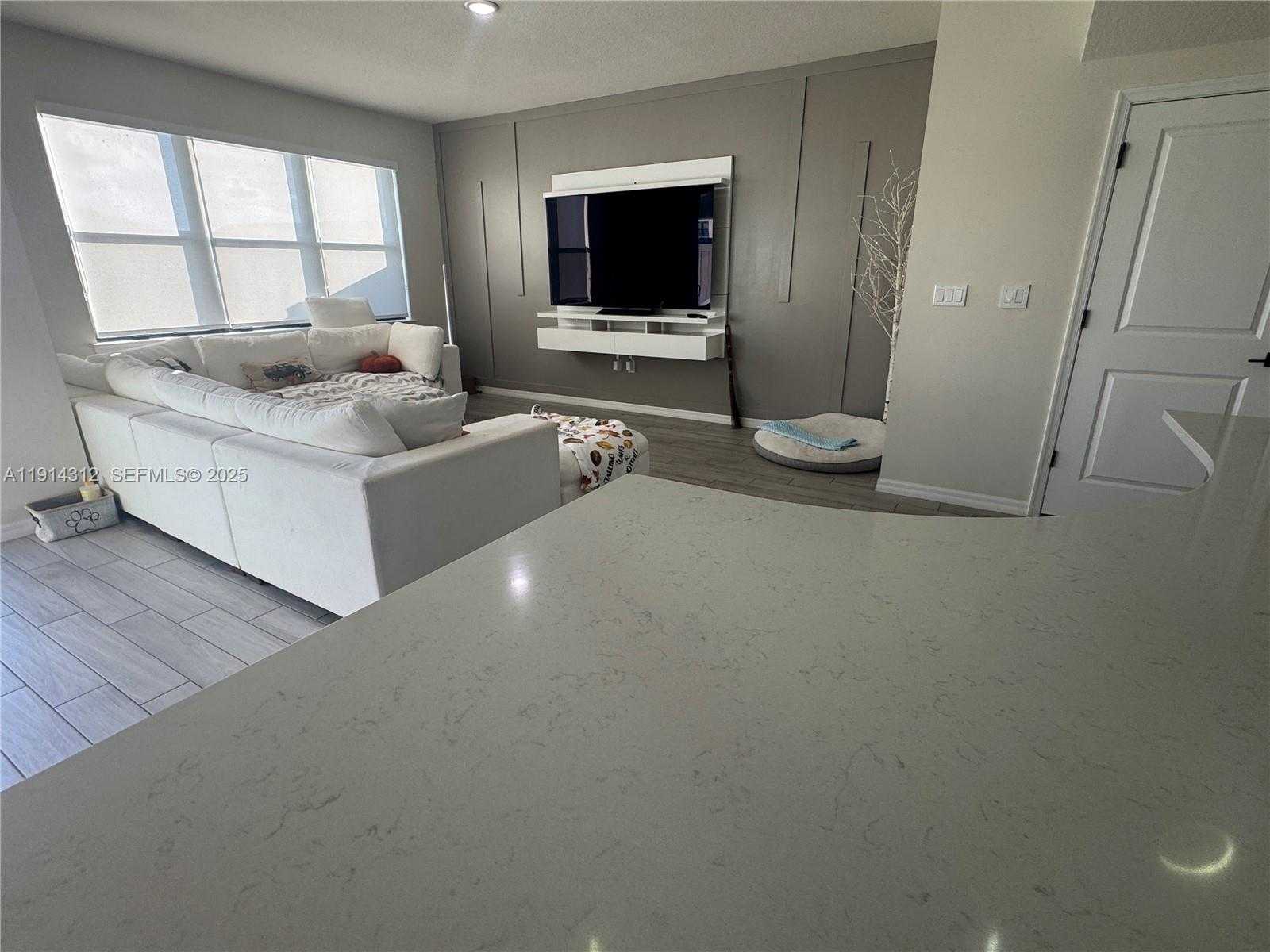 Small Image of 2162 APPLETON CIR N, Oakland Park Number 12