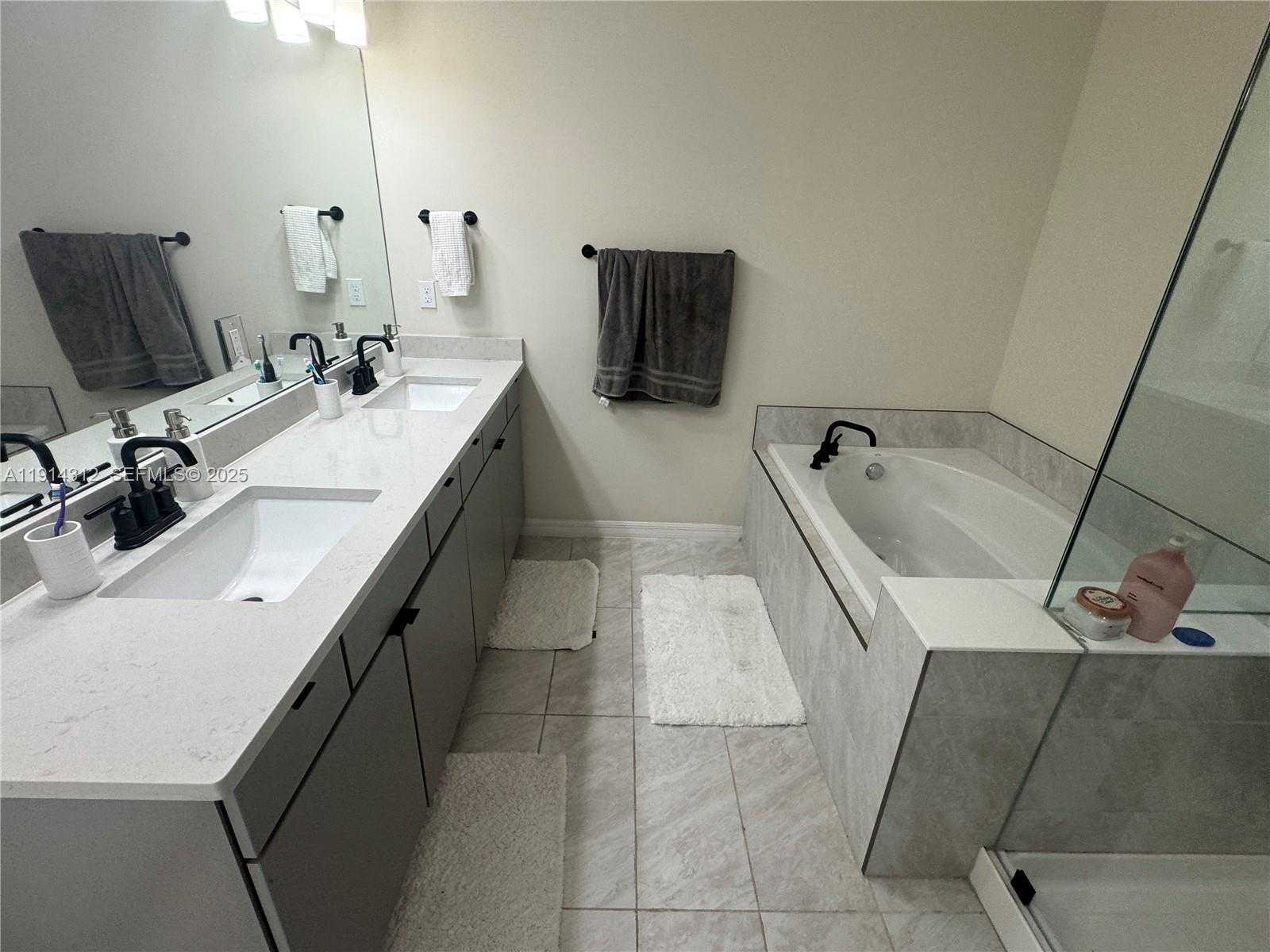 Small Image of 2162 APPLETON CIR N, Oakland Park Number 26