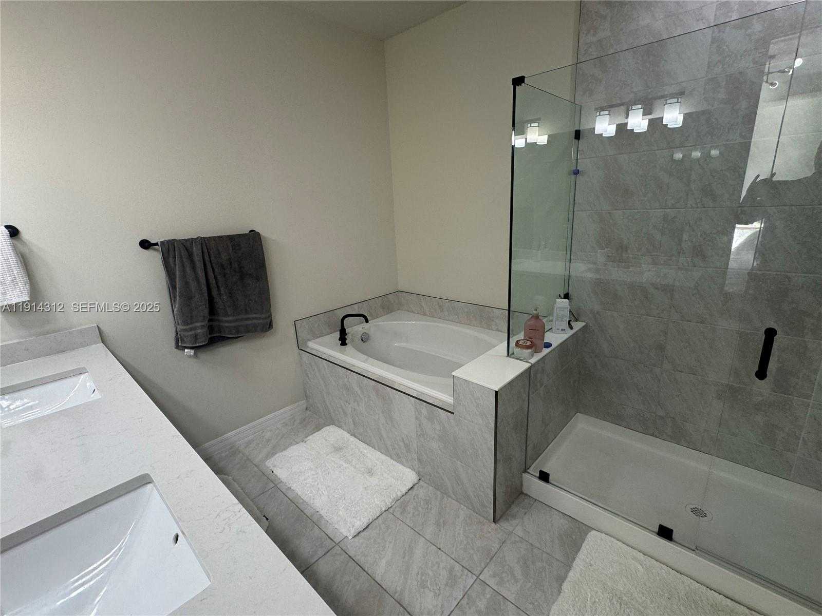 Small Image of 2162 APPLETON CIR N, Oakland Park Number 27