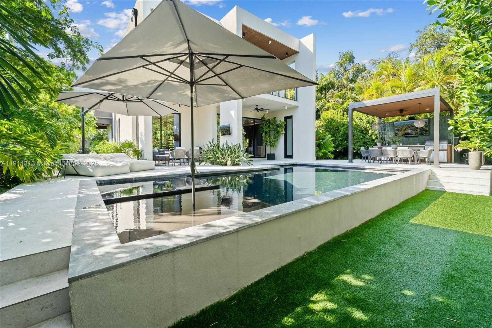 Small Image of 8625 NORTH EAST 10TH AVE, Miami Number 14