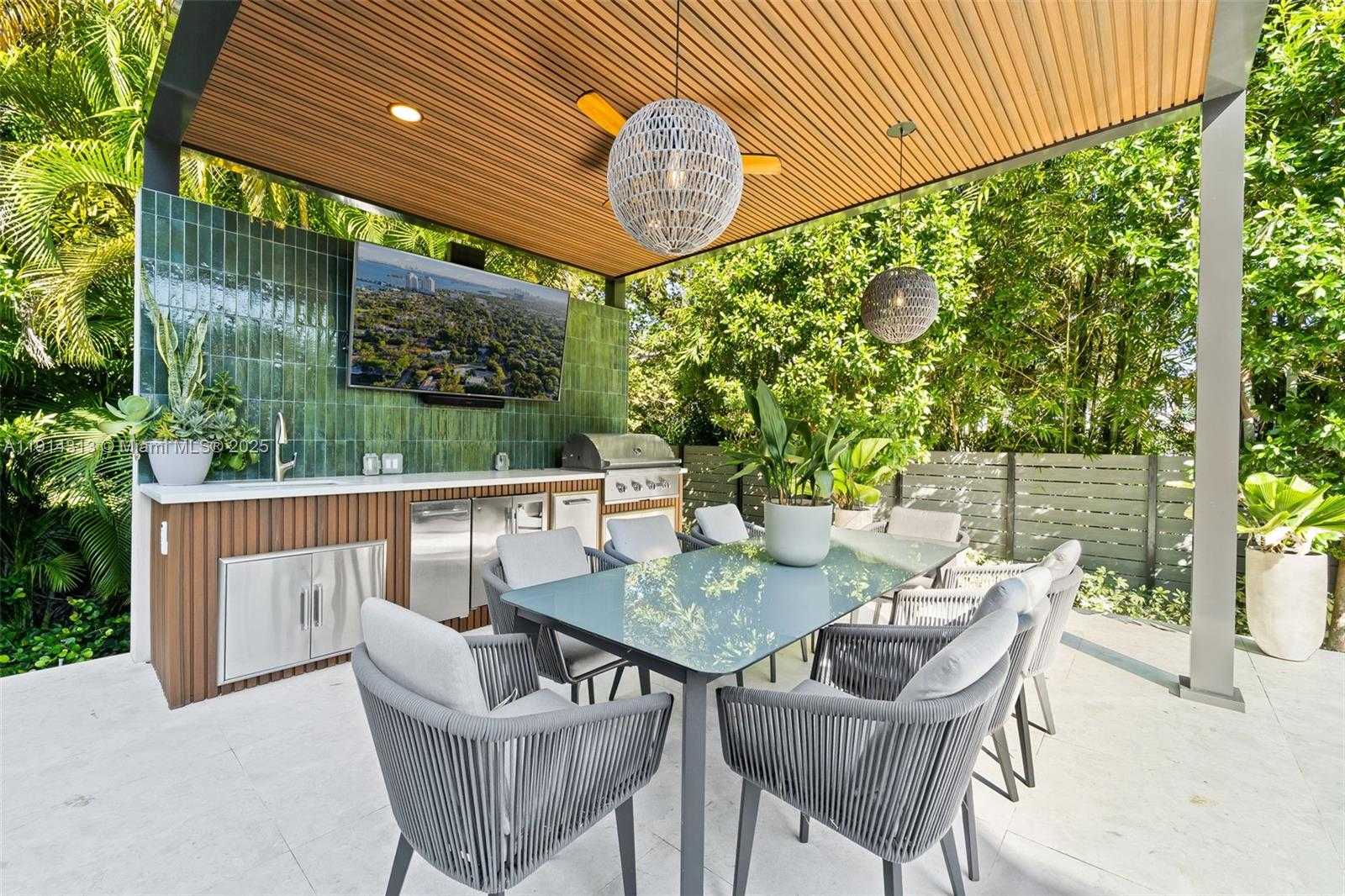 Small Image of 8625 NORTH EAST 10TH AVE, Miami Number 15