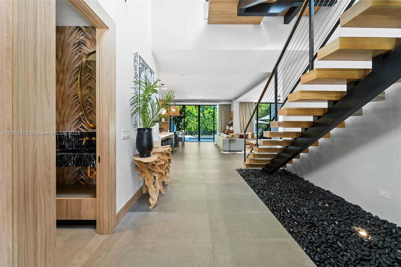 Small Image of 8625 NORTH EAST 10TH AVE, Miami Number 3